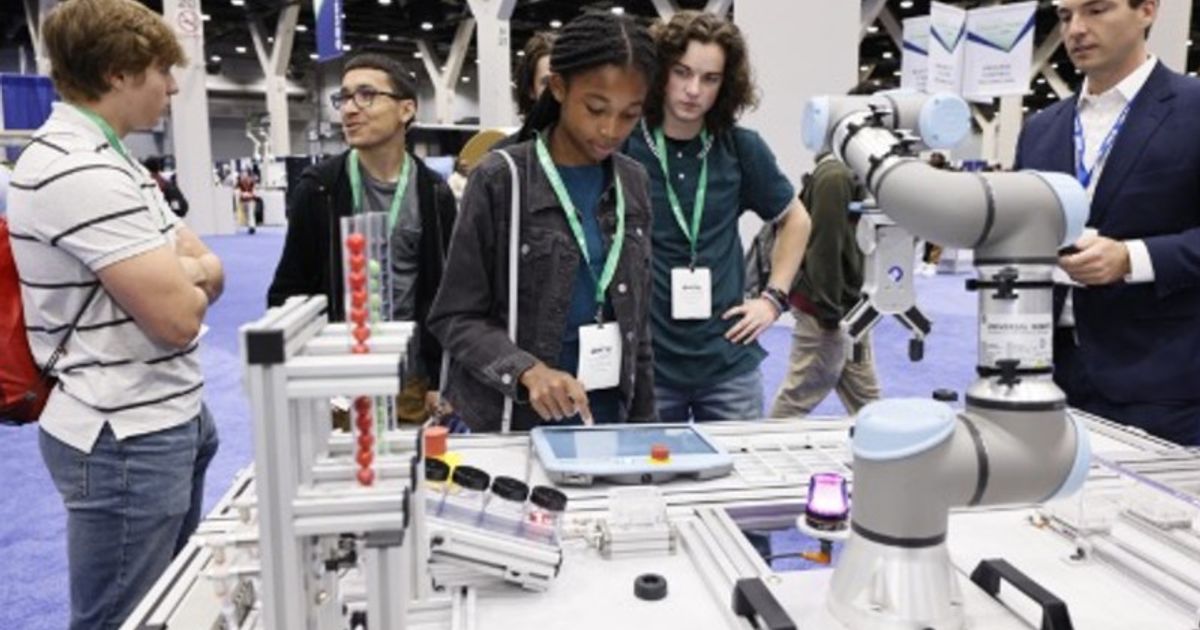 Smartforce Student Summit at IMTS 2024 Enables Students To See