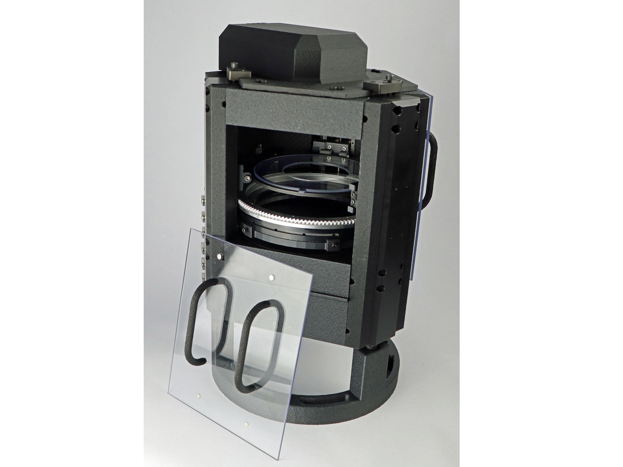 Fabry-Perot Open Resonator for Dk/Df testing in 10-170 GHz range