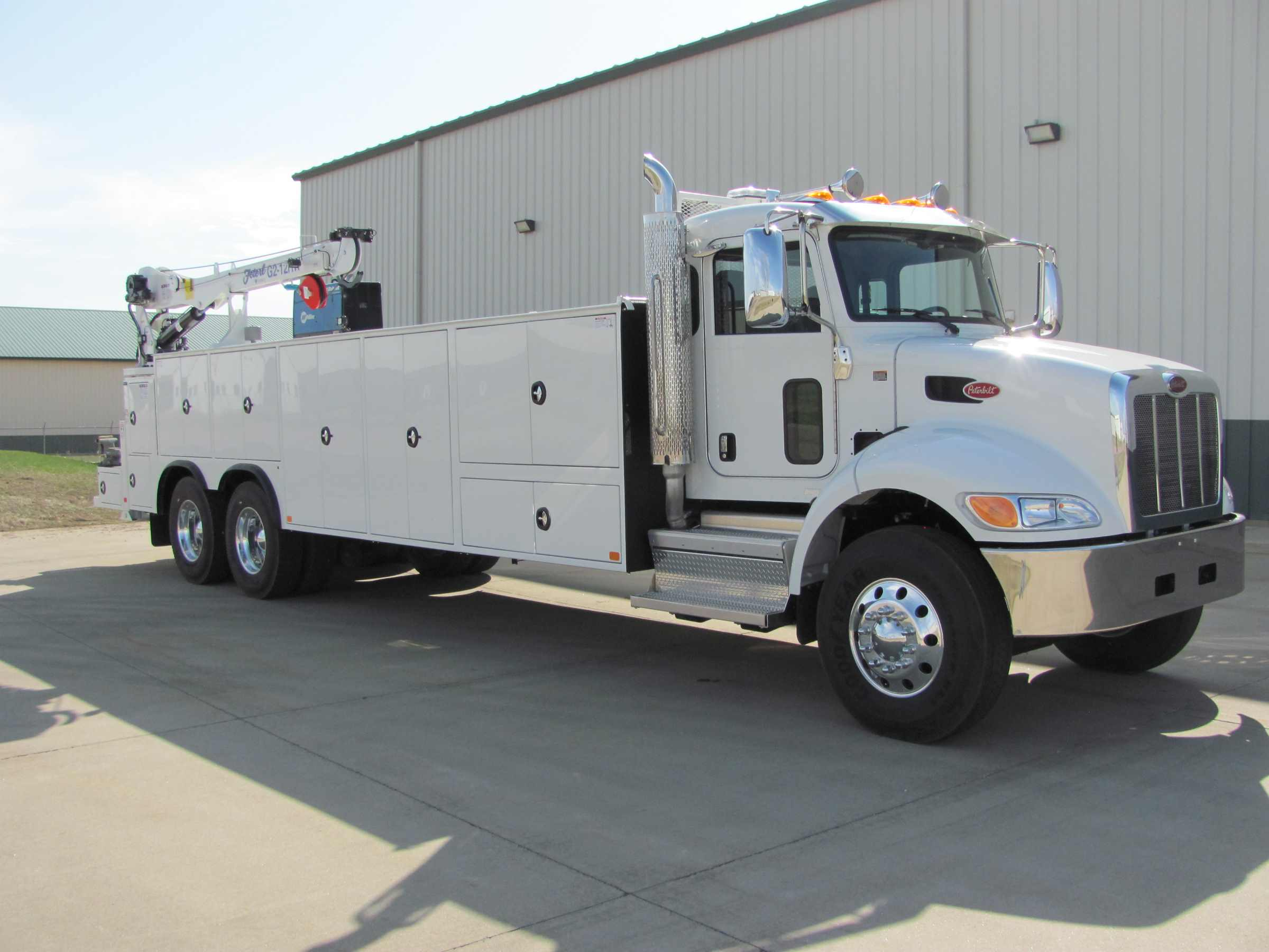 Model 14100 Custom Tandem Body shown with a G3-12HW Feterl Crane