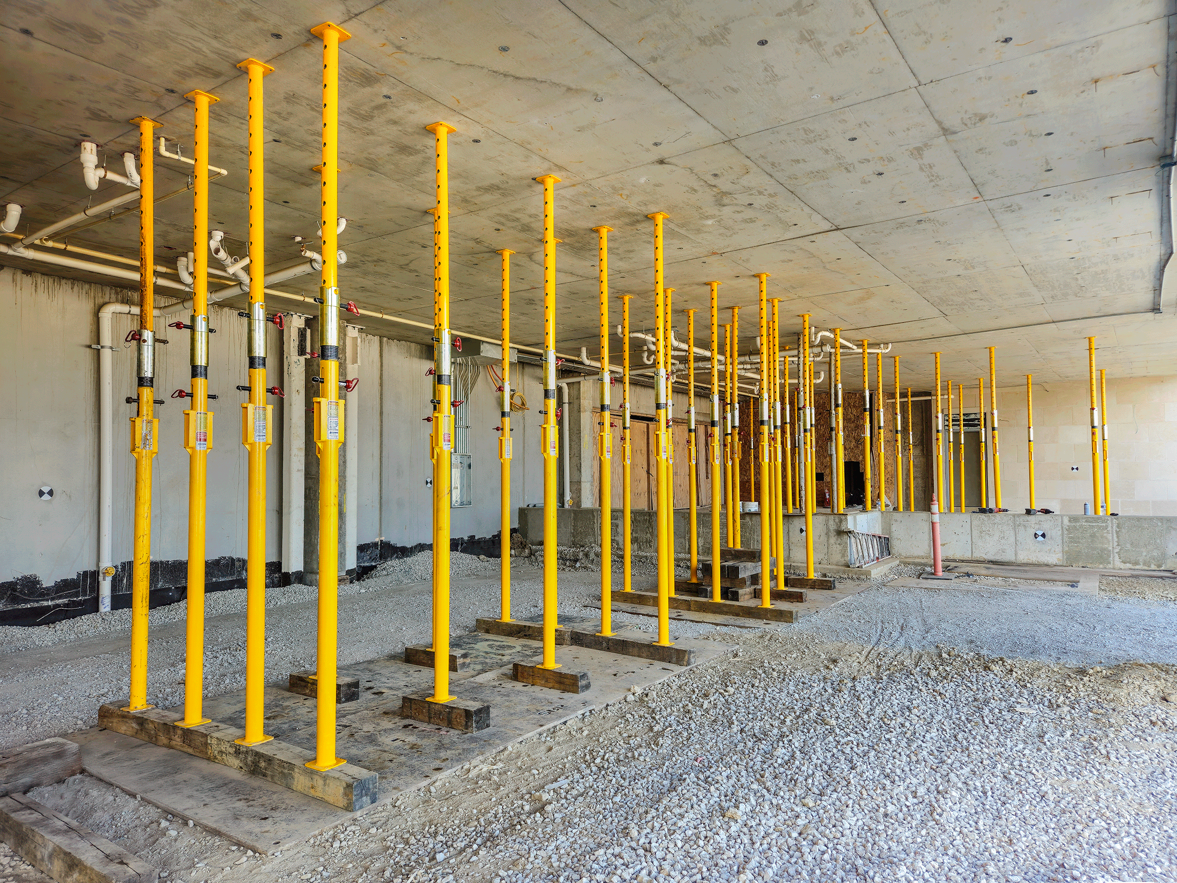 Buckingham Jacking-Shoring Posts in Commercial Application