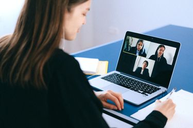 How to Chat with Exhibitors & Other