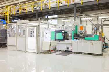 Industrial Injection molding clean room in Canada
