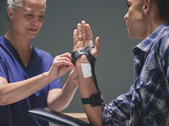 Actimove Manus Air Stabilizing Fracture Wrist Brace–Ready to Wear