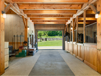 Timber Frame horse barn in Woodstock, VT