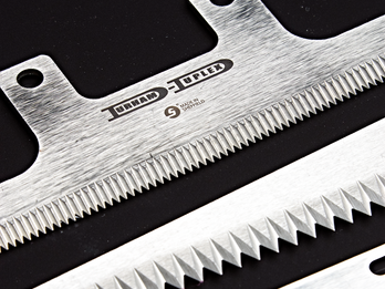 Toothed packaging knives