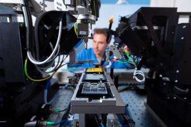 Contract manufacturing for integrated photonics packaging