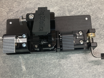 Angled cleaver: 125micron SMF or for 230micron Hollow Core Fiber