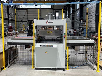 Q - High-Frequency Welding Press with Transfer Table