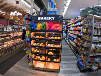 Self-serve Bakery endcap showcase by Palram 4U