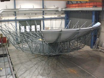 Telecommunication antenna reflector structure