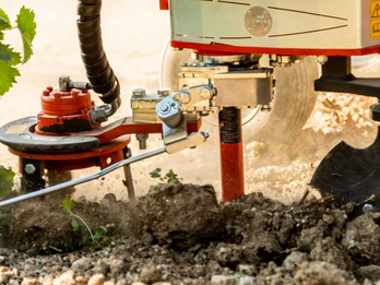 CLEMENS Radius D with tiller head - for undervine weeding