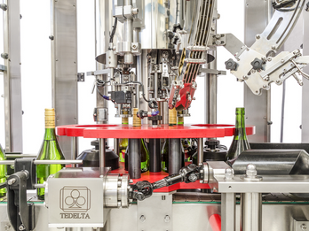 ROTARY CAPPING MACHINE FOR THE WINERY INDUSTRY