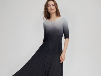 Pleated dress with 3/4 sleeves and ombre effect