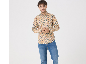 We love this printed shirt