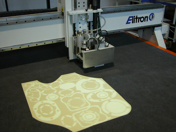 Elitron knife table with perfect possibilities to cut and mill