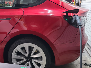 BattScan500V plugged into a car
