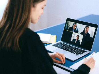 How to Chat with Exhibitors & Other